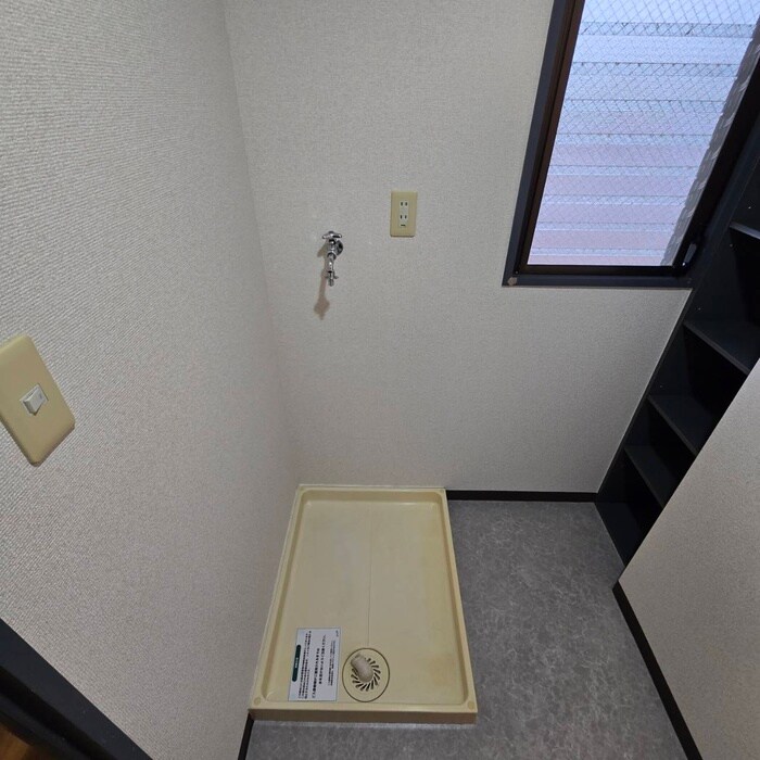 物件内観写真13　(洗濯機置場)