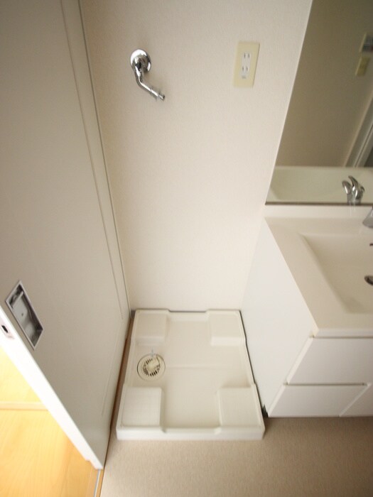 物件内観写真12　(洗濯機置場)