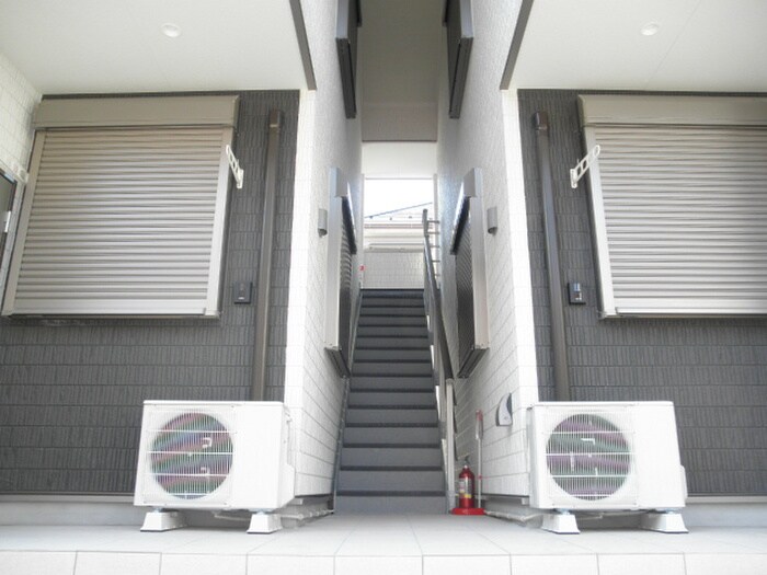 物件外観写真3　(エントランス部分)