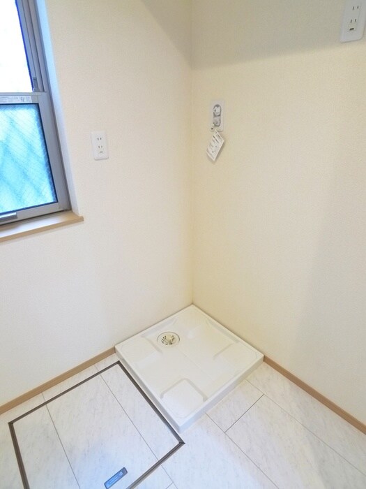 物件内観写真16　(洗濯機置場)