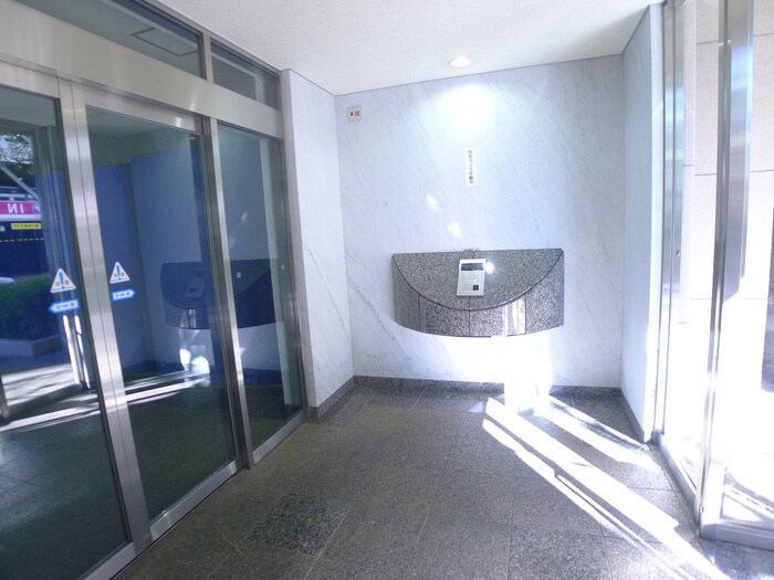 物件外観写真5　(エントランス部分)