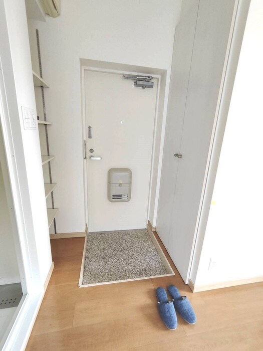 物件内観写真8　(玄関)