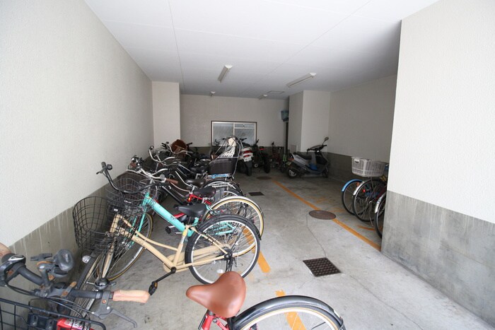 物件外観写真6　(駐輪場)