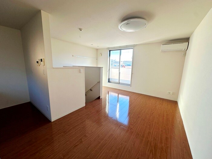 物件内観写真6　(室内からの展望)