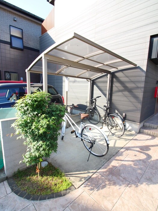 物件外観写真4　(駐輪場)