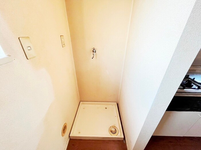 物件内観写真15　(洗濯機置場)