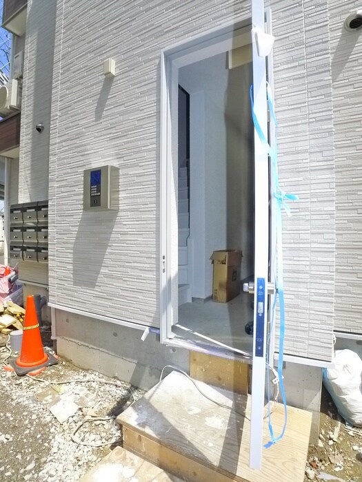 物件外観写真4　(エントランス部分)