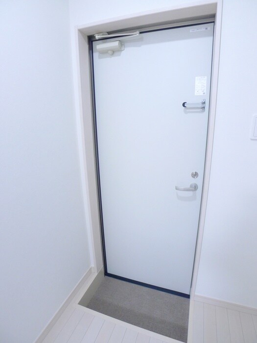 物件内観写真16　(玄関)
