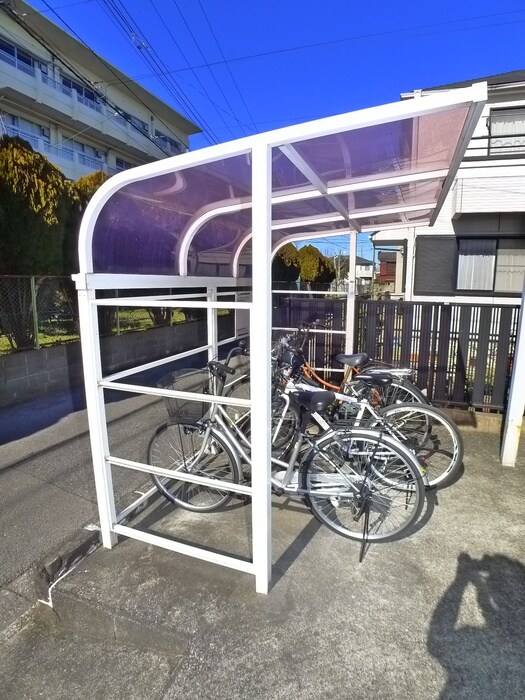 物件外観写真3　(駐輪場)
