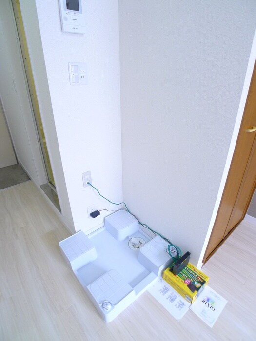 物件内観写真18　(洗濯機置場)