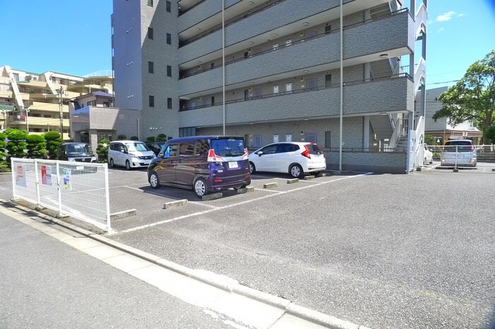 物件外観写真5　(駐車場)