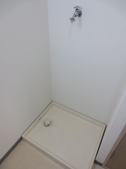 物件内観写真10　(洗濯機置場)