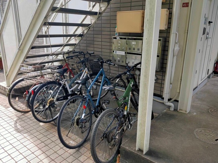 物件外観写真3　(駐輪場)