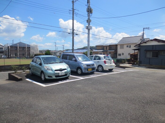 物件外観写真6　(駐車場)