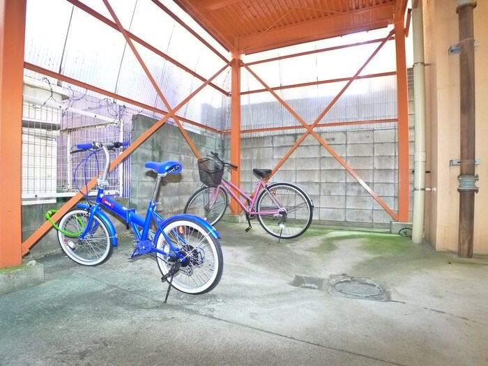 物件外観写真5　(駐輪場)