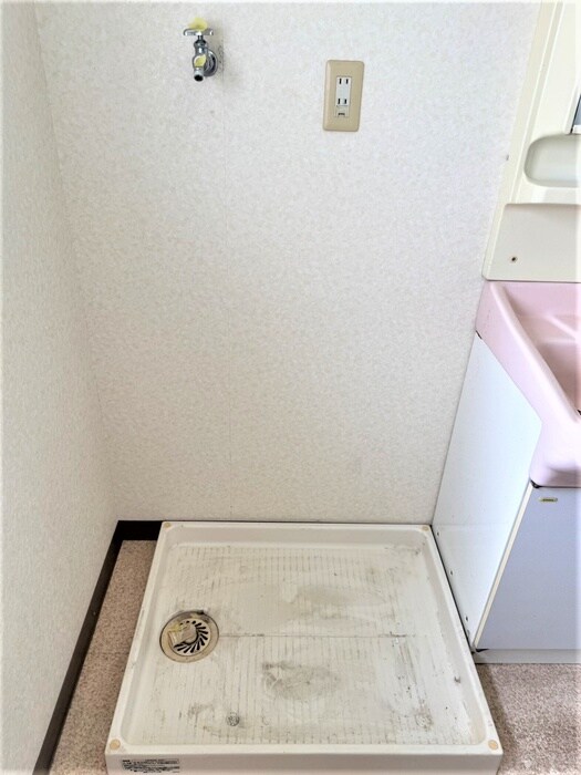 物件内観写真12　(洗濯機置場)