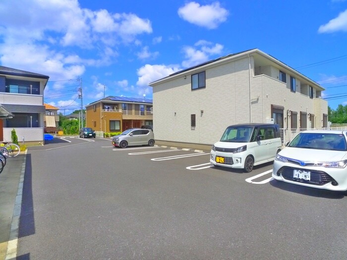 物件外観写真2　(駐車場)