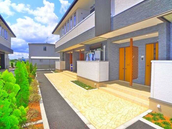 物件外観写真5　(エントランス部分)