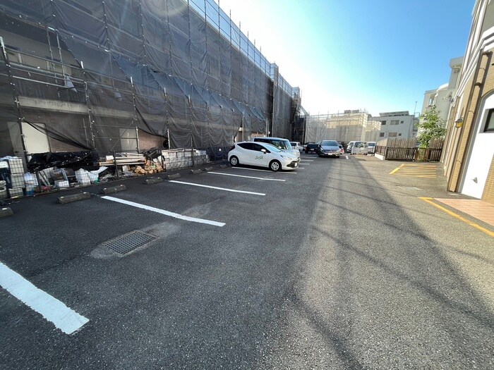 物件外観写真4　(駐車場)