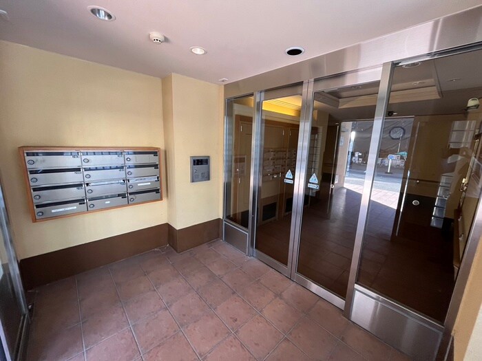 物件外観写真5　(エントランス部分)