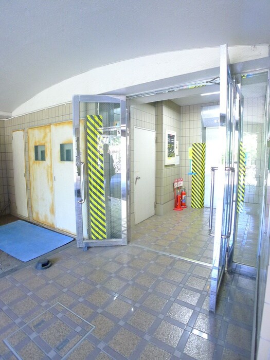 物件外観写真4　(エントランス部分)