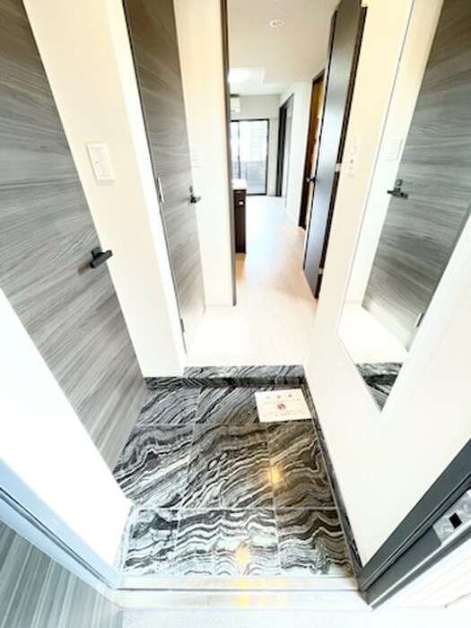 物件内観写真17　(玄関)