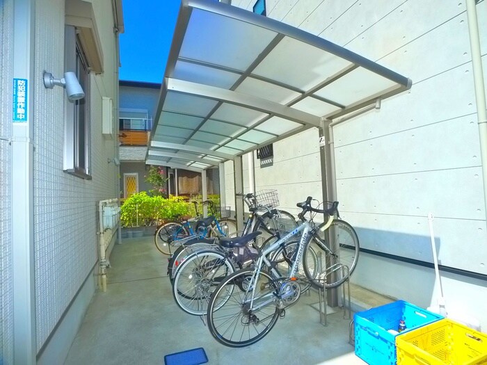 物件外観写真3　(駐輪場)
