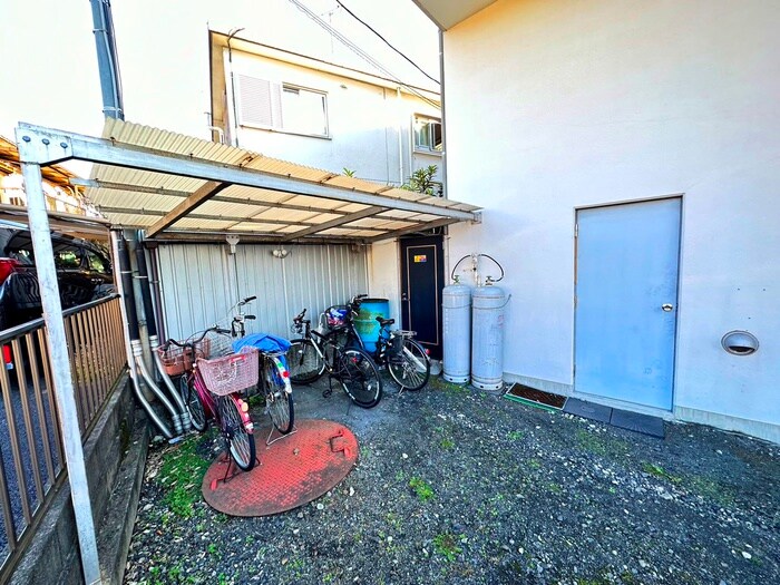 物件外観写真2　(駐輪場)