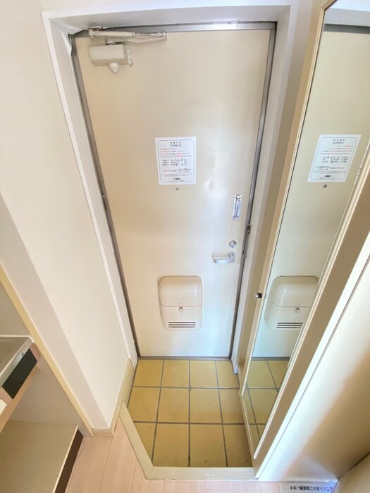 物件内観写真8　(玄関)