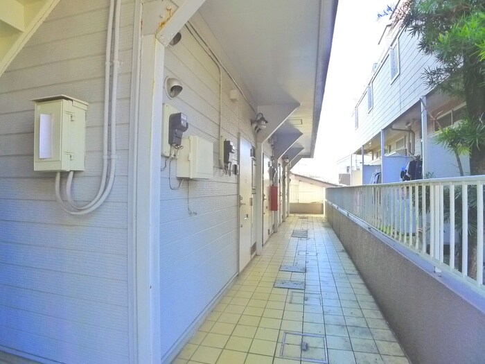 物件外観写真6　(エントランス部分)