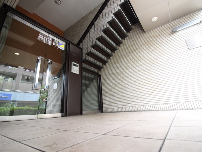 物件外観写真5　(エントランス部分)