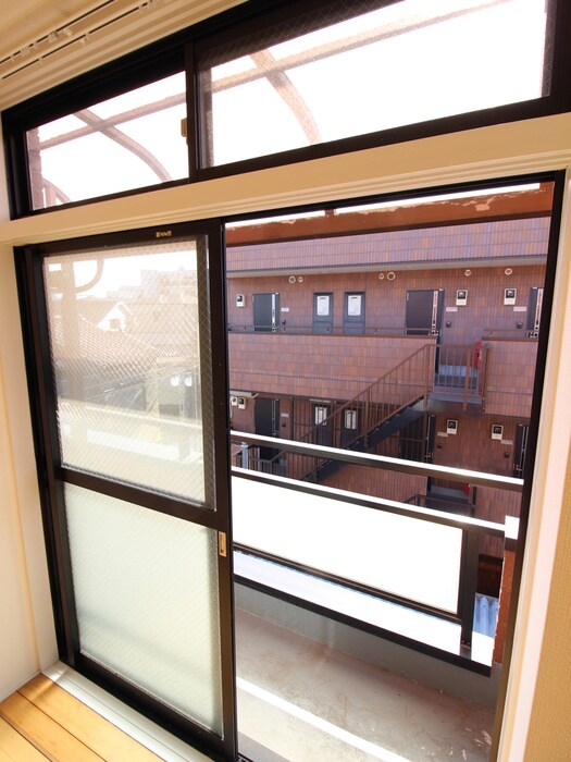 物件内観写真22　(室内からの展望)