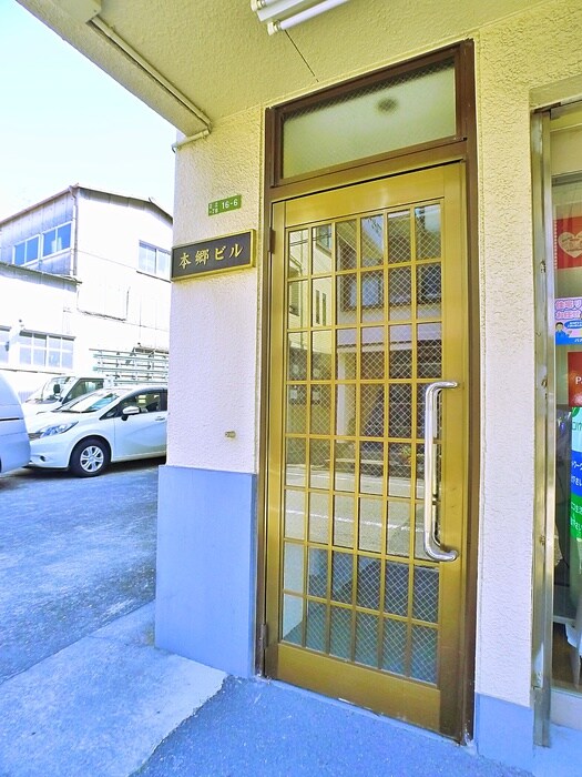 物件外観写真4　(エントランス部分)