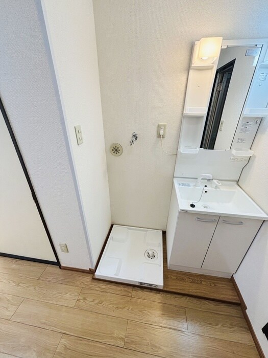 物件内観写真16　(洗濯機置場)