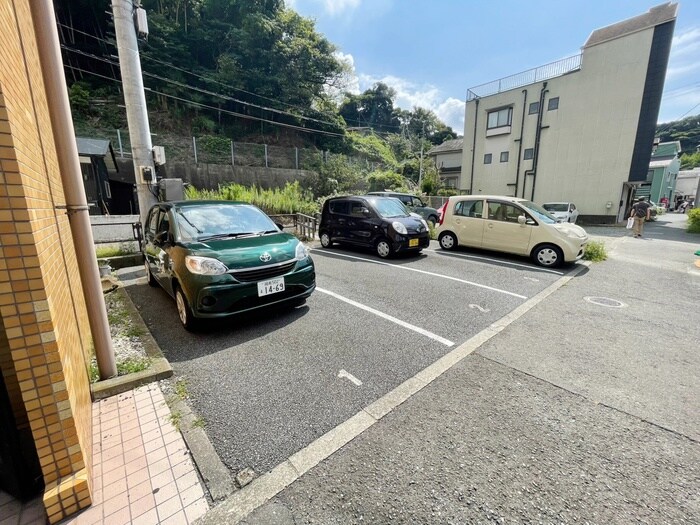 物件外観写真3　(駐車場)