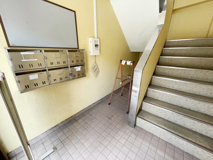 物件外観写真5　(エントランス部分)