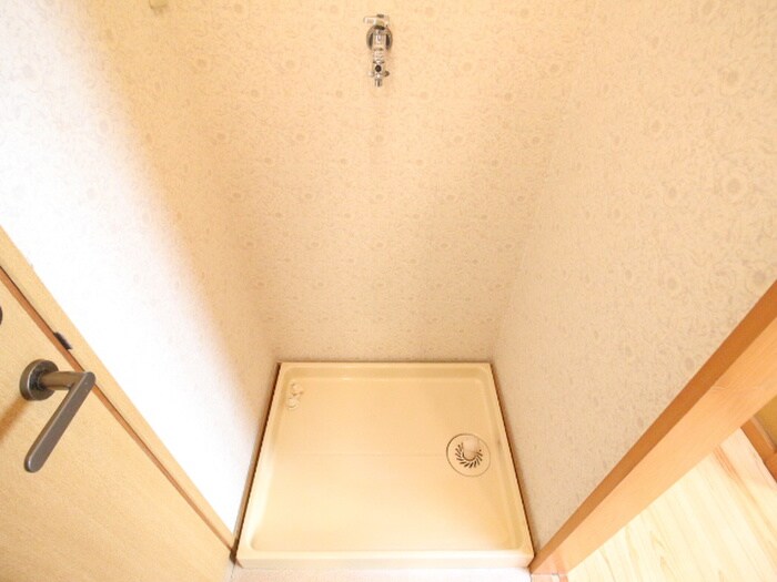 物件内観写真18　(洗濯機置場)