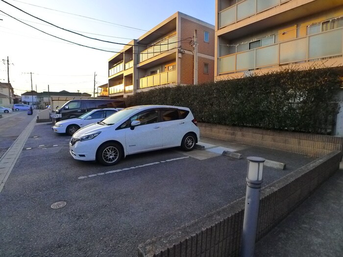 物件外観写真3　(駐車場)