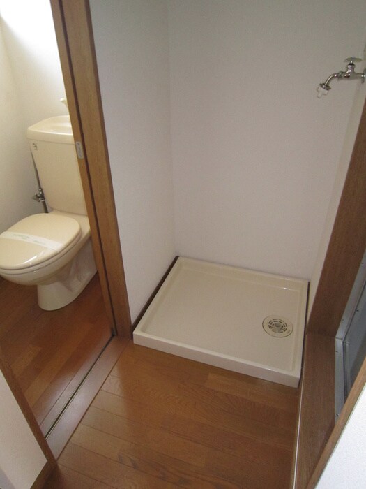 物件内観写真8　(洗濯機置場)