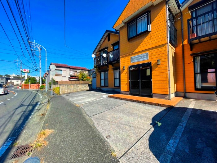 物件外観写真5　(駐車場)