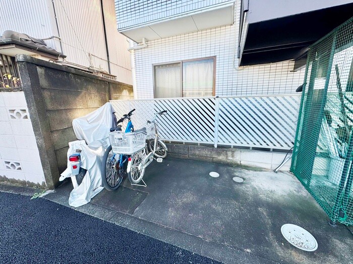 物件外観写真5　(駐輪場)