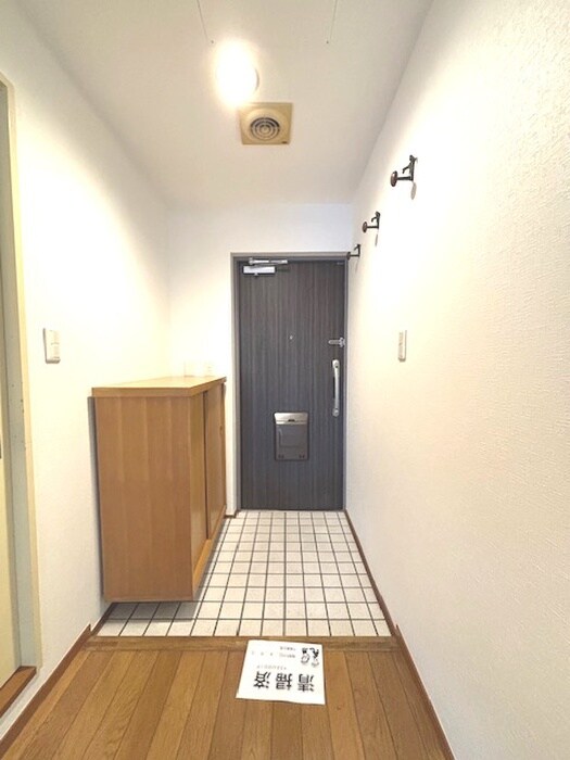 物件内観写真16　(玄関)