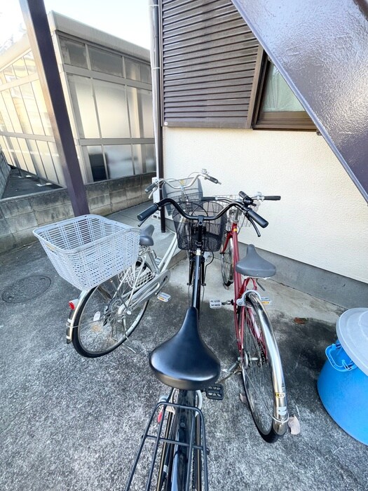 物件外観写真6　(駐輪場)