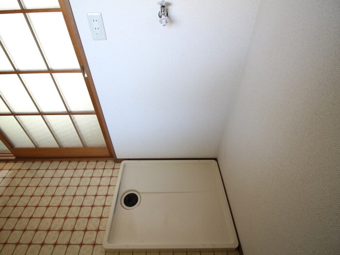 物件内観写真11　(洗濯機置場)