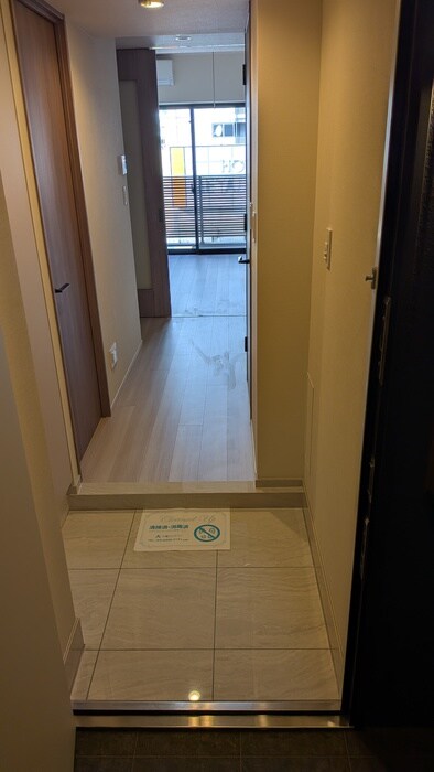物件内観写真7　(玄関)