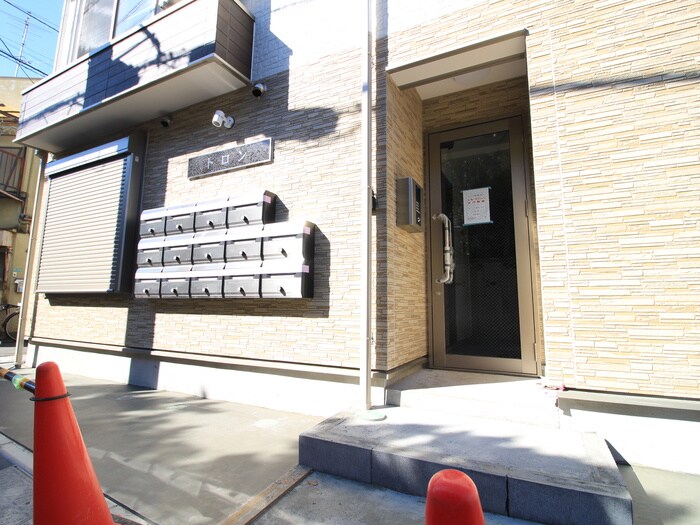 物件外観写真4　(エントランス部分)