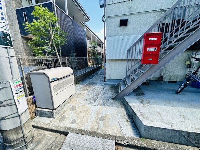 物件外観写真2　(エントランス部分)