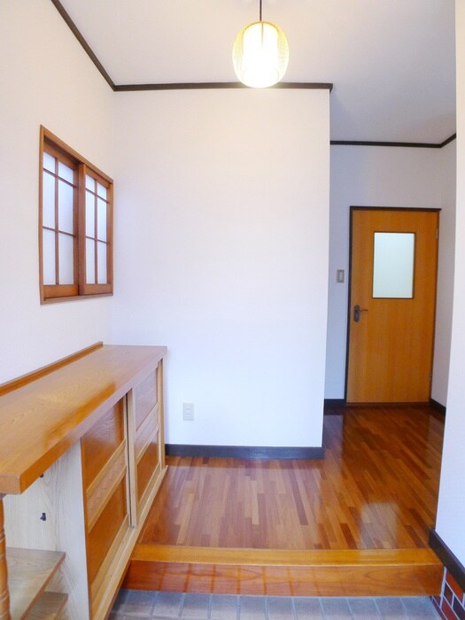 物件内観写真12　(玄関)
