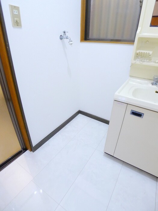 物件内観写真18　(洗濯機置場)