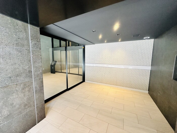 物件外観写真4　(エントランス部分)